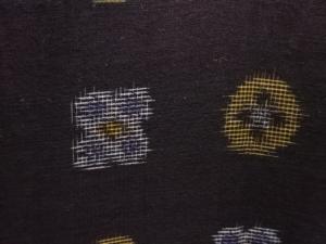 アンティーク　花模様織り出し本場村山泥大島紬着物